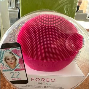 Foreo facial scrubber